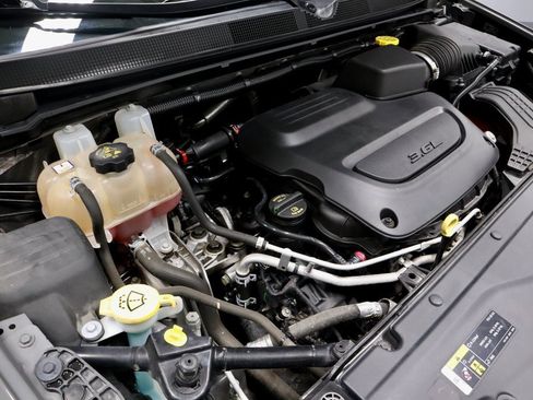 Used 2020 Chrysler Pacifica Touring-L w/ Advanced Safetytec Group image 18