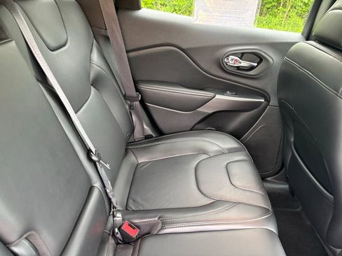 Used 2019 Jeep Cherokee Limited AWD/4WD image 36