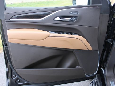 Used 2024 Cadillac Escalade Sport image 10