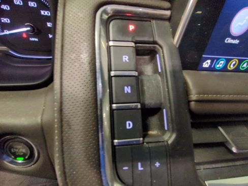 Used 2021 GMC Yukon SLT w/ SLT Luxury Plus Package image 18