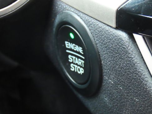 Used 2020 Ford Escape SE image 29