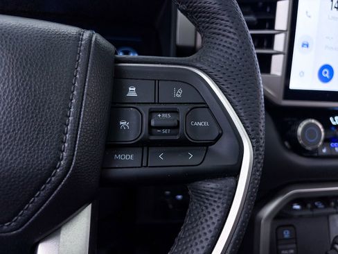 Used 2025 Toyota Tundra Limited image 34