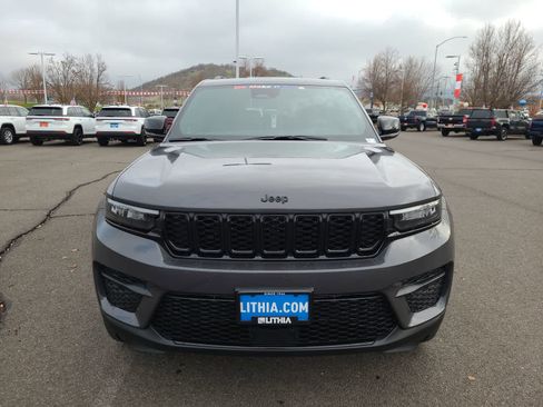 New 2025 Jeep Grand Cherokee Altitude image 14