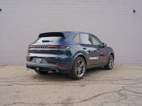 Used 2024 Porsche Cayenne AWD/4WD image 7