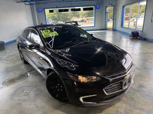 Used 2018 Chevrolet Malibu LT w/ Redline Edition FWD image 4