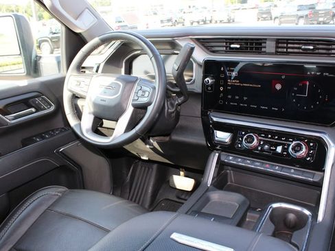 Used 2025 GMC Sierra 2500 Denali w/ Denali Reserve Package AWD/4WD image 10