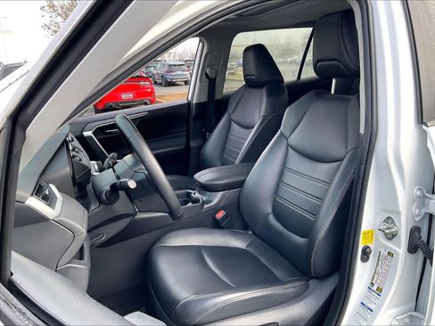 Used 2020 Toyota RAV4 XLE Premium image 26