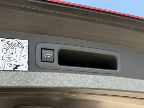 Used 2024 Toyota Highlander XSE image 32