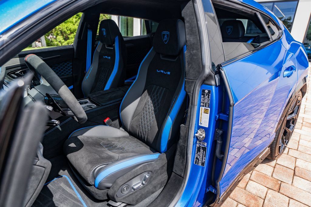 Used 2024 Lamborghini Urus Performante AWD/4WD image 27