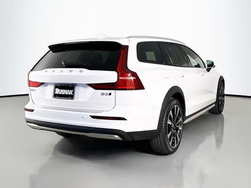 Certified 2024 Volvo V60 B5 Cross Country Ultimate w/ Protection Package Premier AWD/4WD image 7