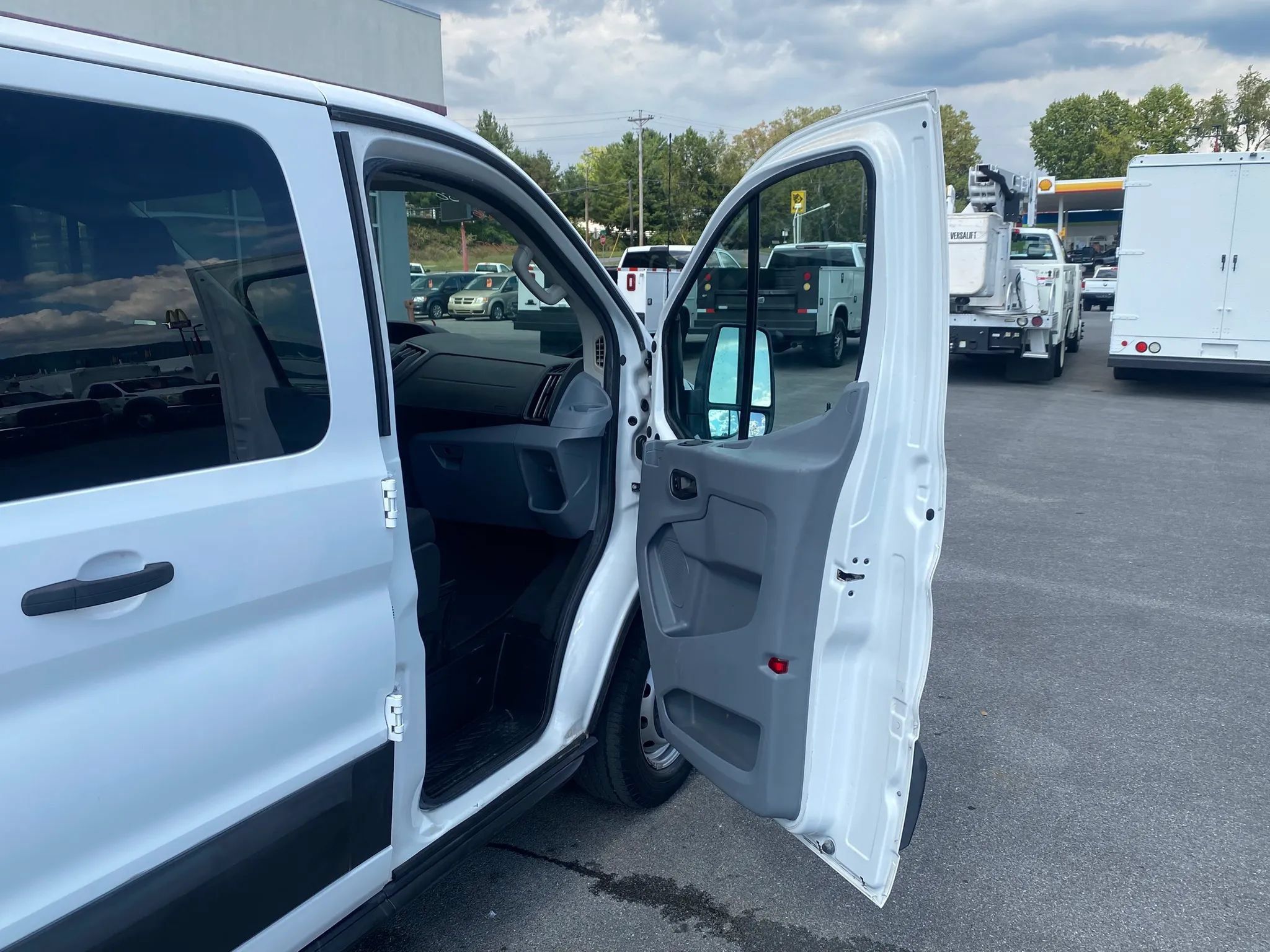 Used 2018 Ford Transit 350 XL RWD image 19