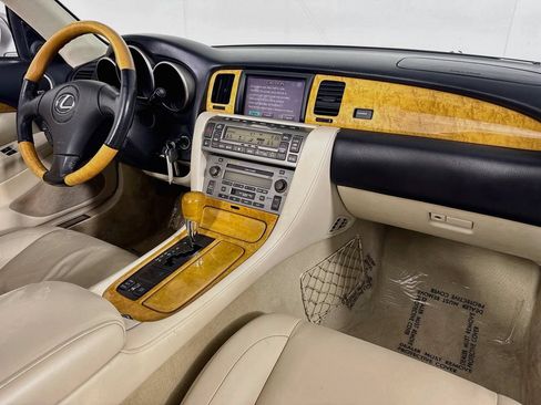 Used 2004 Lexus SC 430 Convertible RWD image 29