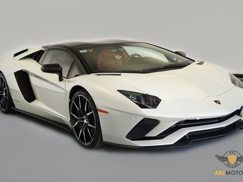 Used 2019 Lamborghini Aventador S image 3