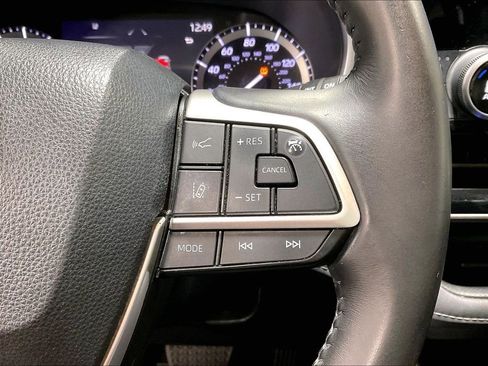 Used 2022 Toyota Highlander XLE image 25