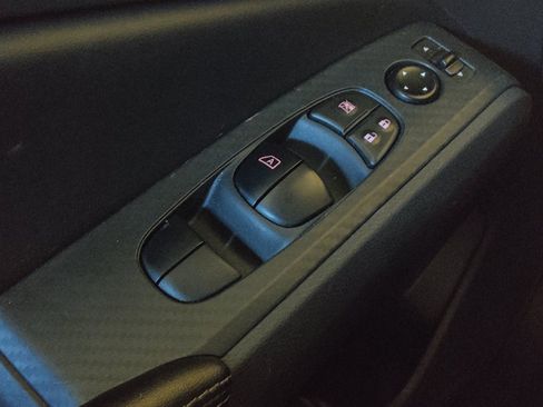 Used 2025 Nissan Altima 2.5 SV FWD image 27