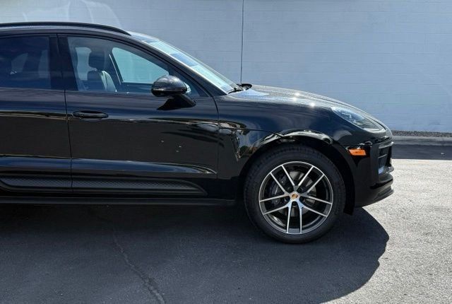 Used 2026 Porsche Macan AWD/4WD image 9