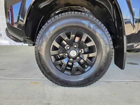 Used 2019 Toyota Tacoma SR5 AWD/4WD image 11