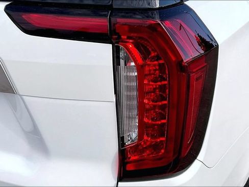 Used 2023 GMC Yukon XL Denali w/ Advanced Technology Package AWD/4WD image 30