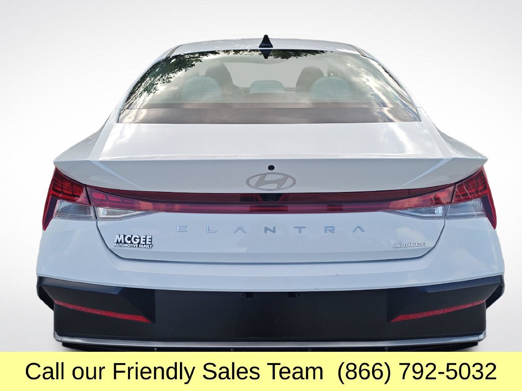 Used 2025 Hyundai Elantra Limited FWD image 5