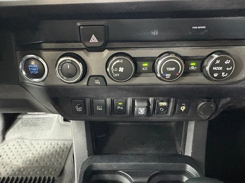 Used 2019 Toyota Tacoma TRD Sport w/ Technology Package AWD/4WD image 22