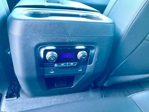 Used 2023 GMC Yukon SLT image 20