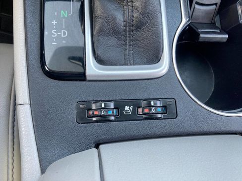 Used 2015 Toyota Highlander Limited image 23