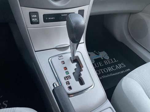 Used 2013 Toyota Corolla LE image 32