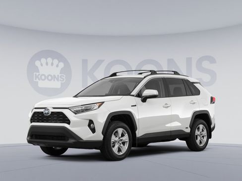 Used 2021 Toyota RAV4 LE AWD/4WD image 1
