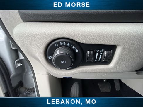Used 2023 Chrysler Pacifica Touring-L FWD image 17