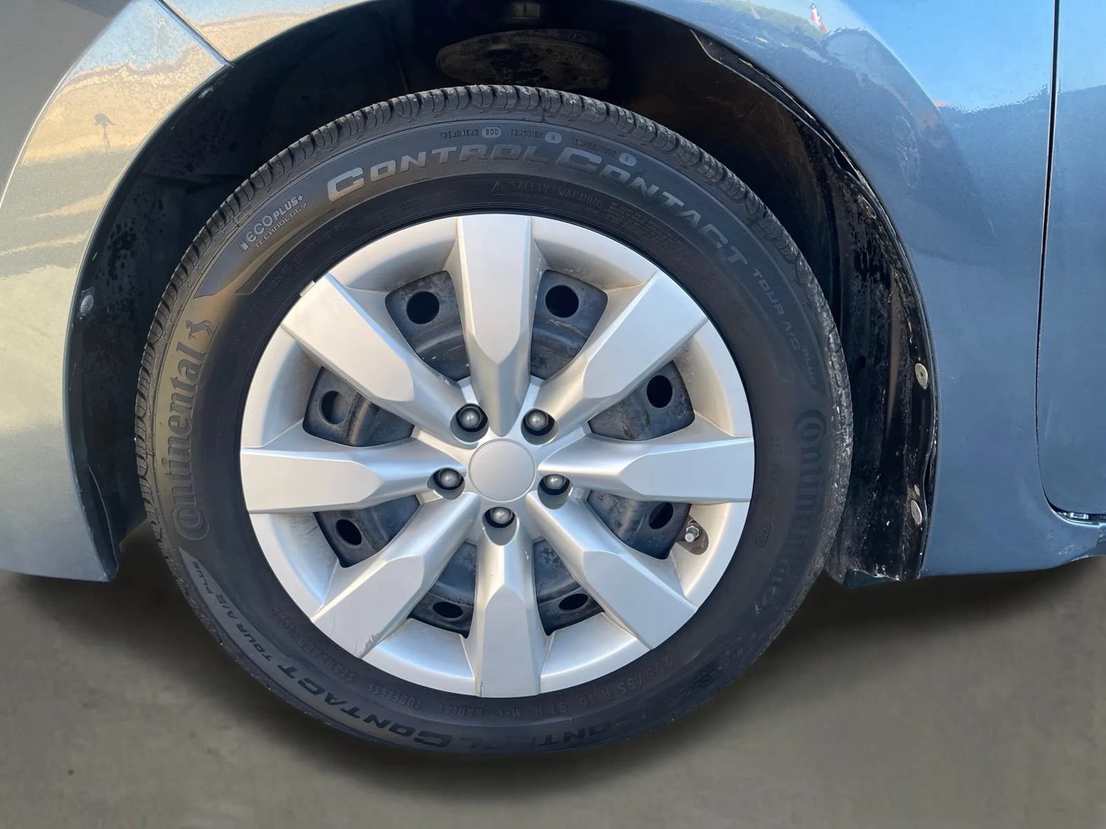 Used 2014 Toyota Corolla LE FWD image 9