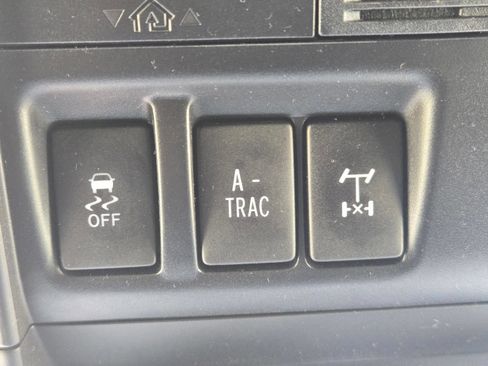 Used 2024 Toyota 4Runner TRD Off-Road Premium AWD/4WD image 30