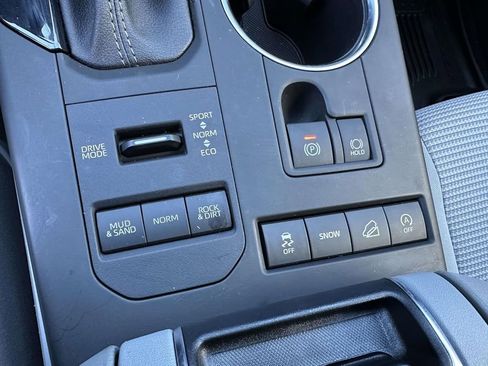Used 2022 Toyota Highlander LE image 32