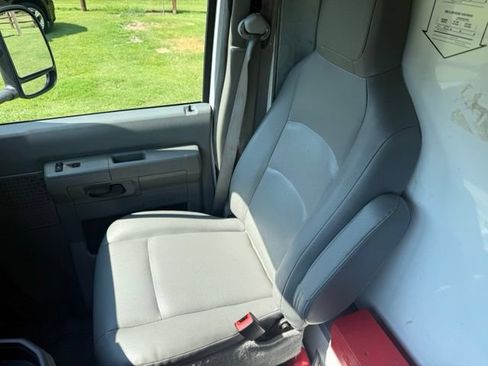 Used 2022 Ford E-350 and Econoline 350 Super Duty RWD image 15