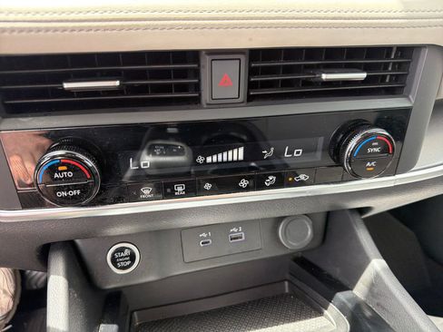 Certified 2023 Nissan Rogue SV FWD image 24