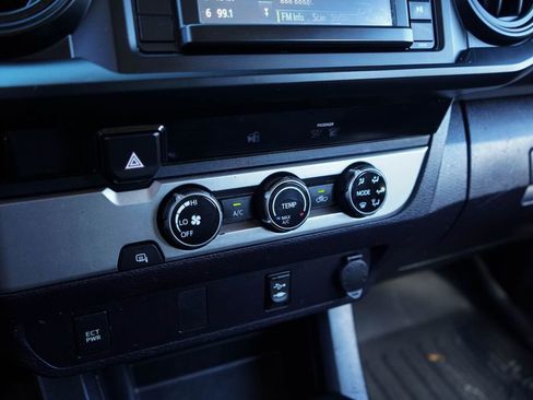 Used 2017 Toyota Tacoma SR image 21