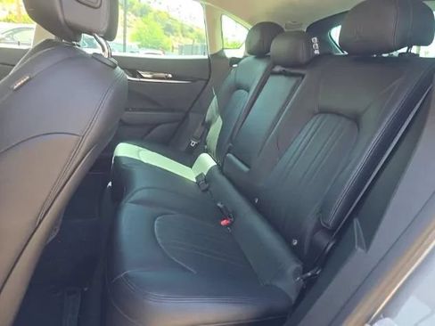 Used 2017 Maserati Levante AWD/4WD image 6