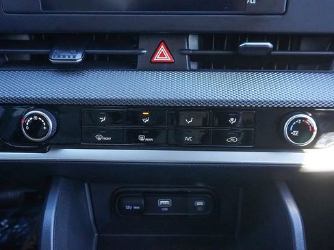 Used 2025 Kia Sportage LX image 44