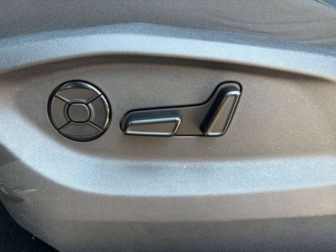Used 2026 Volkswagen Tiguan SE AWD/4WD image 18