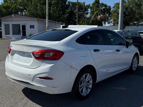 Used 2019 Chevrolet Cruze LS w/ LS Convenience Package FWD image 3