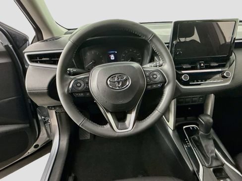 Used 2024 Toyota Corolla Cross LE FWD image 11