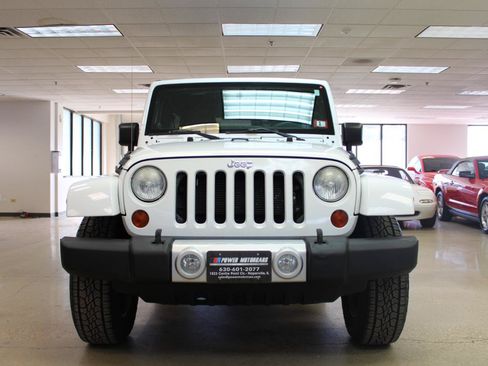Used 2013 Jeep Wrangler Unlimited Sahara w/ Connectivity Group AWD/4WD image 13