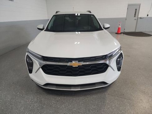 Used 2024 Chevrolet Trax LT w/ LT Convenience Package FWD image 6