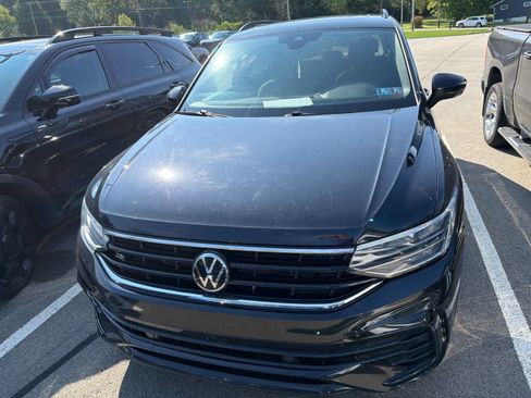 Used 2022 Volkswagen Tiguan SE R-Line AWD/4WD image 2
