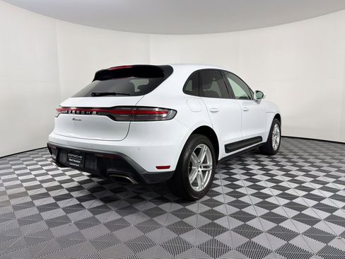 Certified 2022 Porsche Macan AWD/4WD image 10