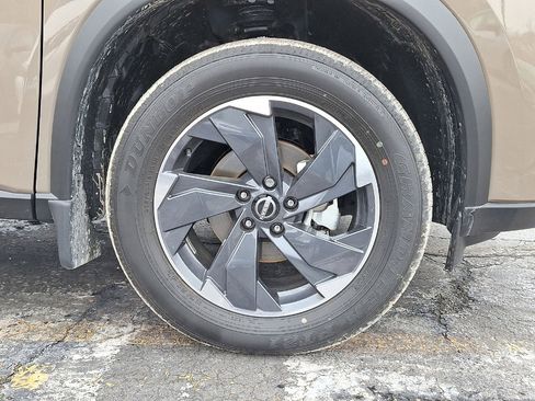 Used 2024 Nissan Rogue SV w/ SV Premium Package image 27