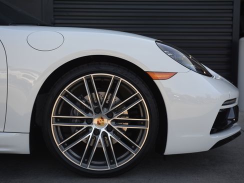 Certified 2024 Porsche 718 Boxster RWD image 34