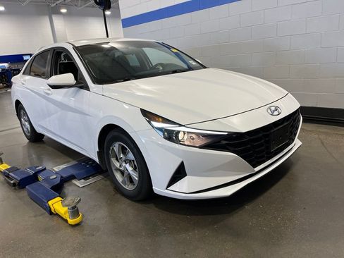 Used 2023 Hyundai Elantra SE FWD image 2