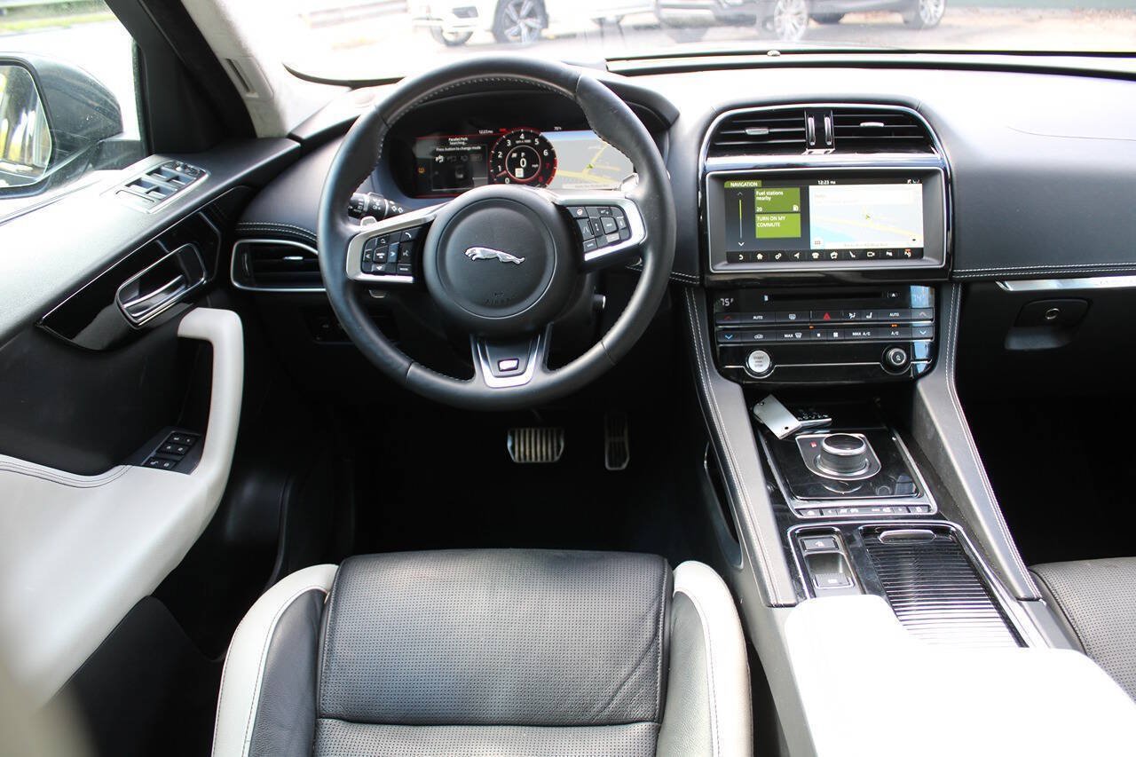 Used 2019 Jaguar F-PACE S AWD/4WD image 15