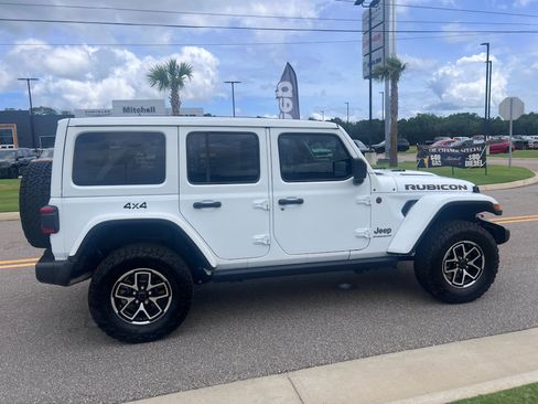 Certified 2025 Jeep Wrangler Unlimited Rubicon w/ Convenience Group AWD/4WD image 2