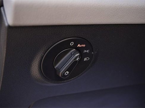 Certified 2023 Volkswagen Taos SE w/ Panoramic Sunroof Package image 10